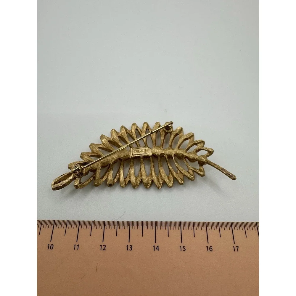 Trifari Vintage Gold‎ Tone Faux Pearl Leaf Brooch Textured Fern Pin Designer